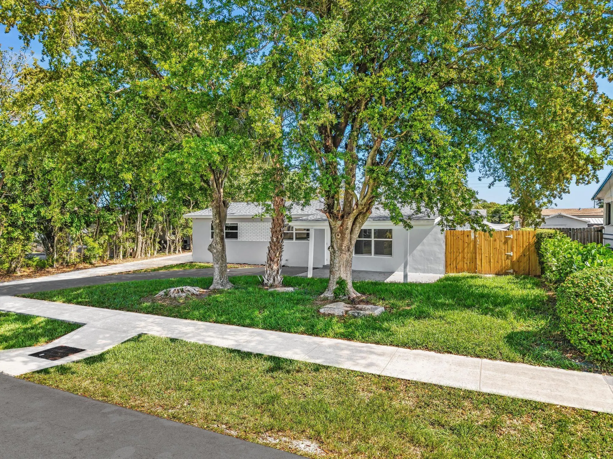 2770 NW 25th St