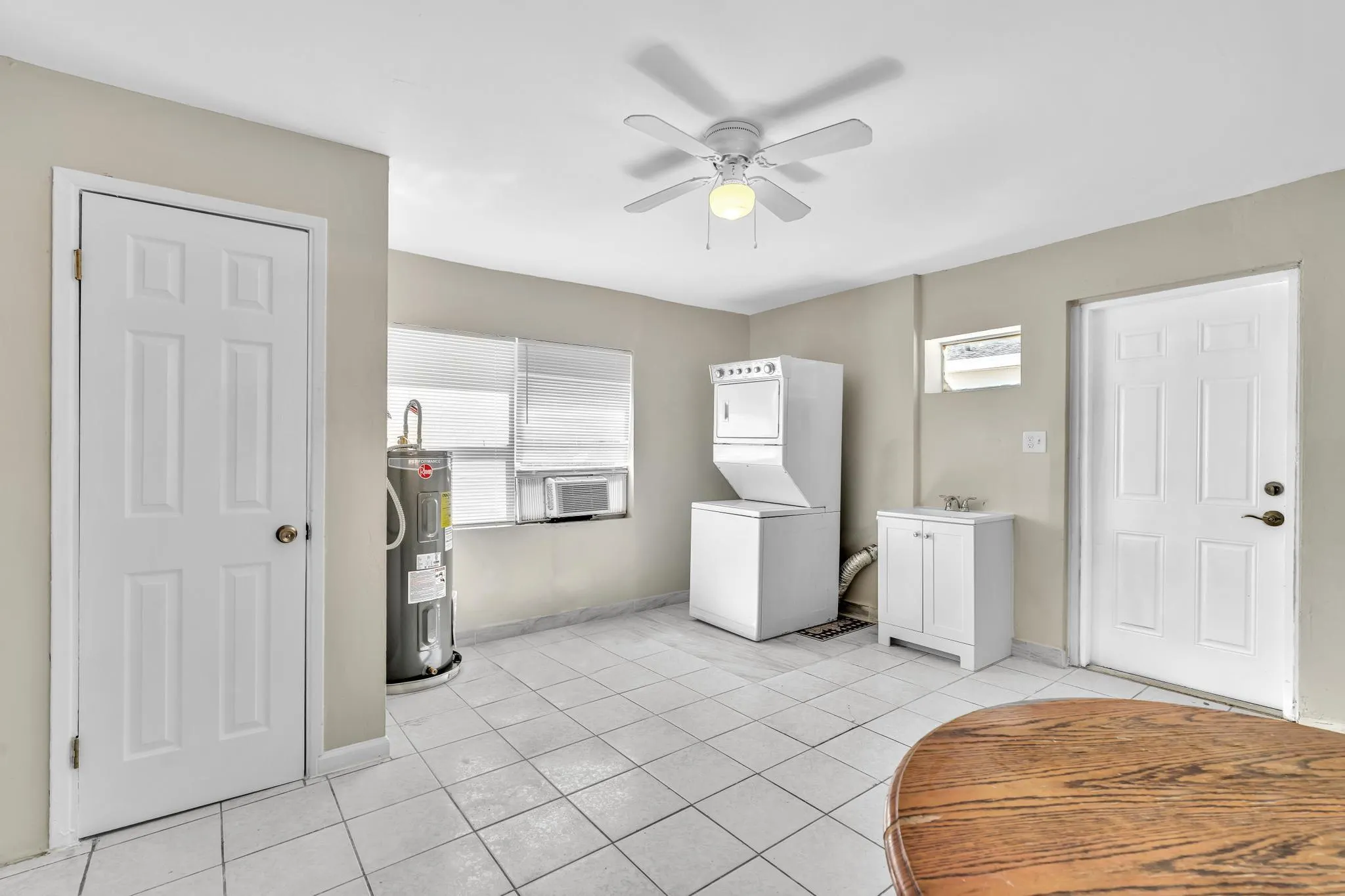 2770 NW 25th St