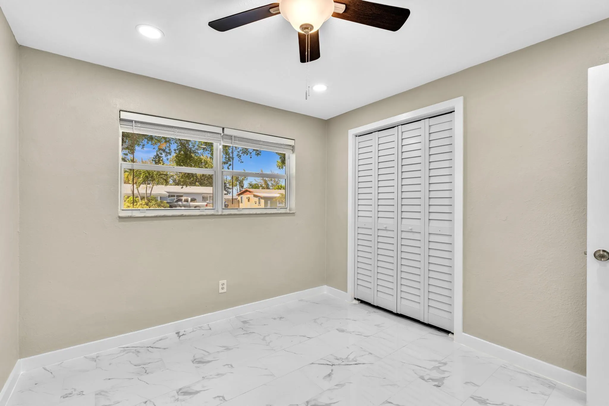2770 NW 25th St