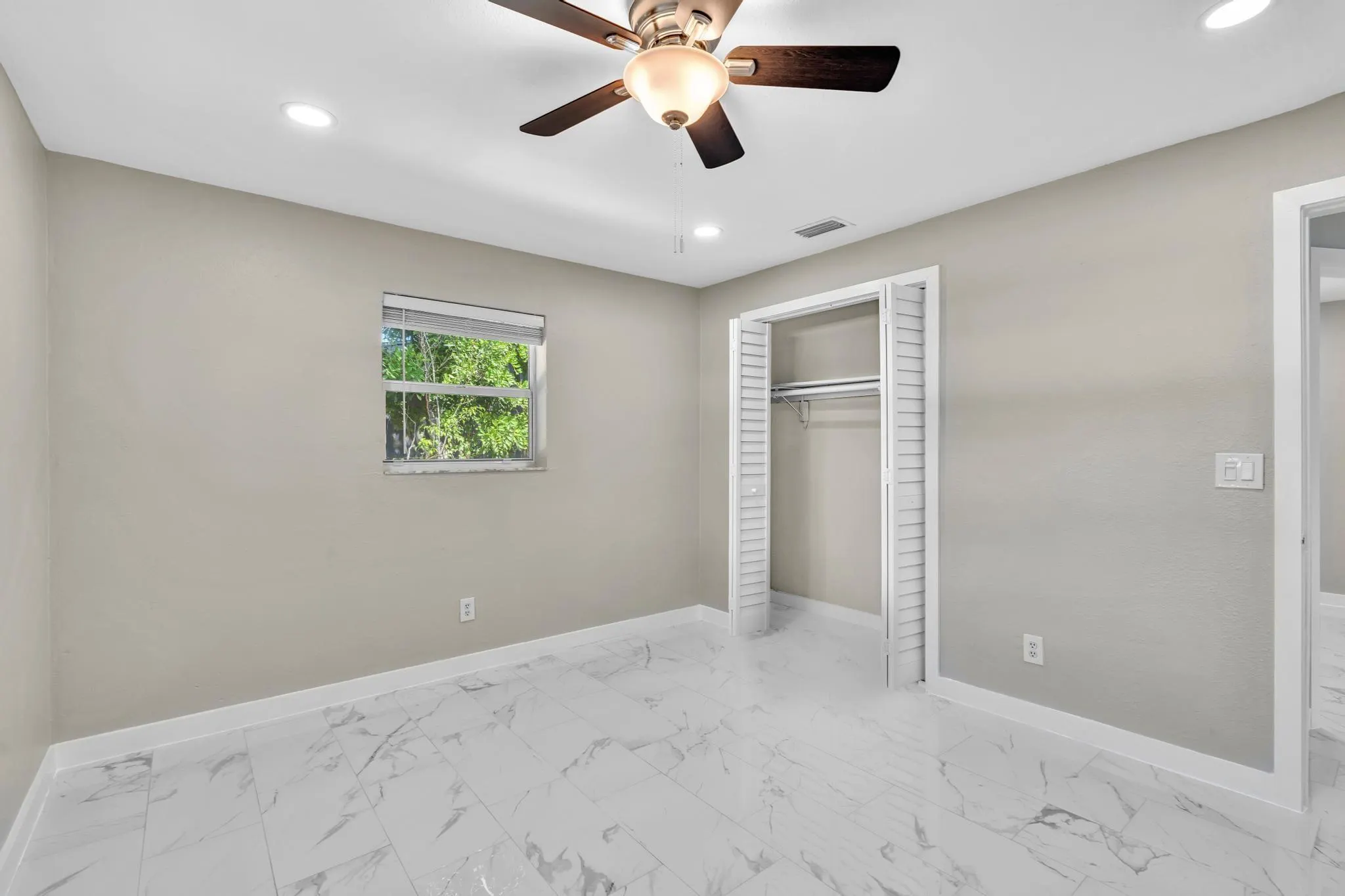2770 NW 25th St