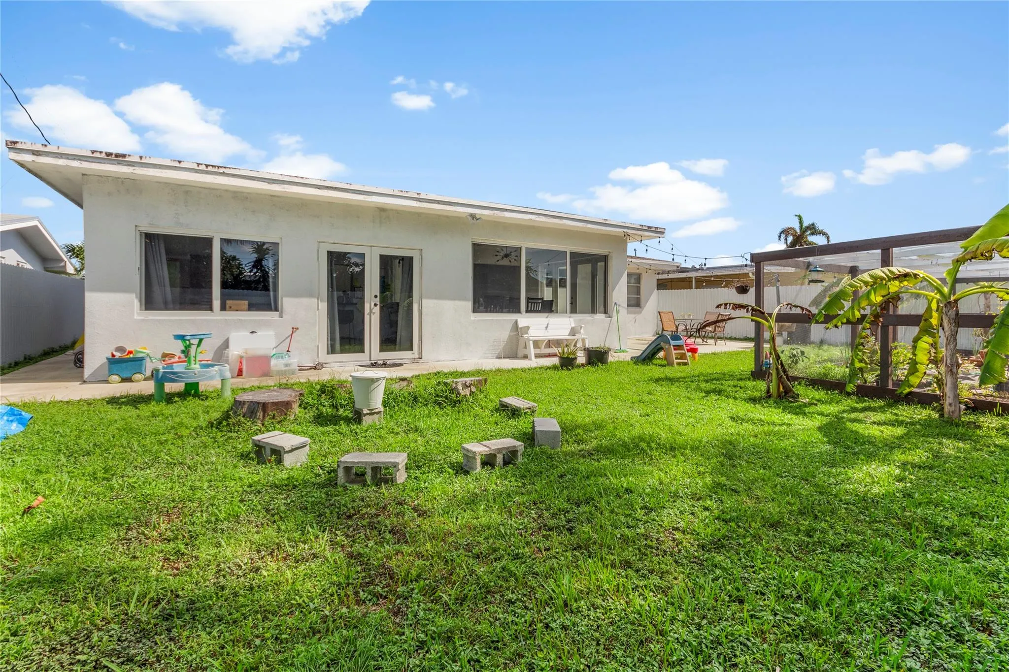 8580 NW 11th Ct