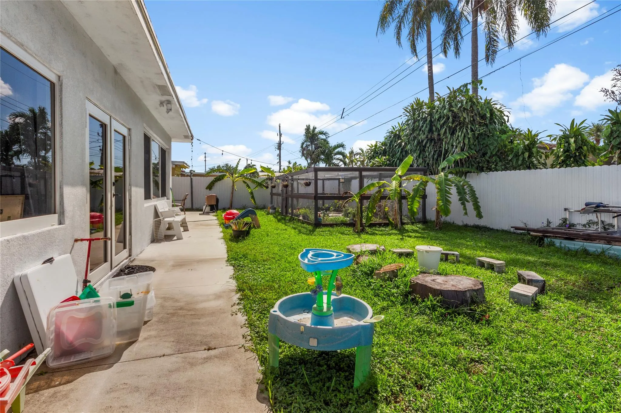 8580 NW 11th Ct