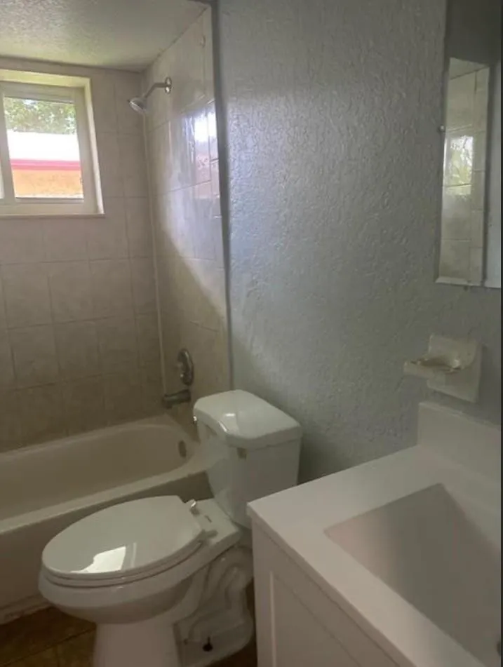 332 SW 2nd Pl, #3