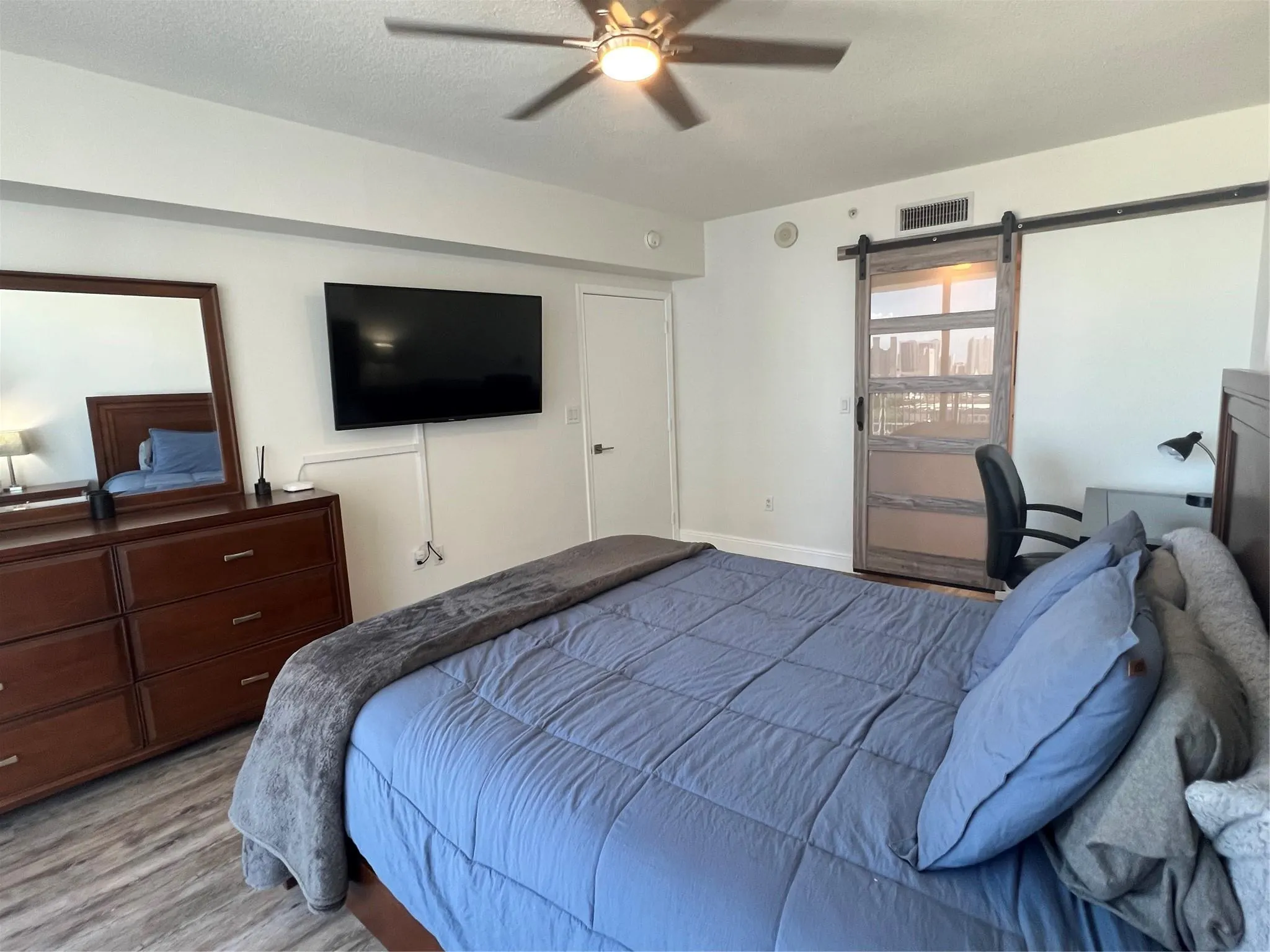 1750 N Bayshore Dr, #2606