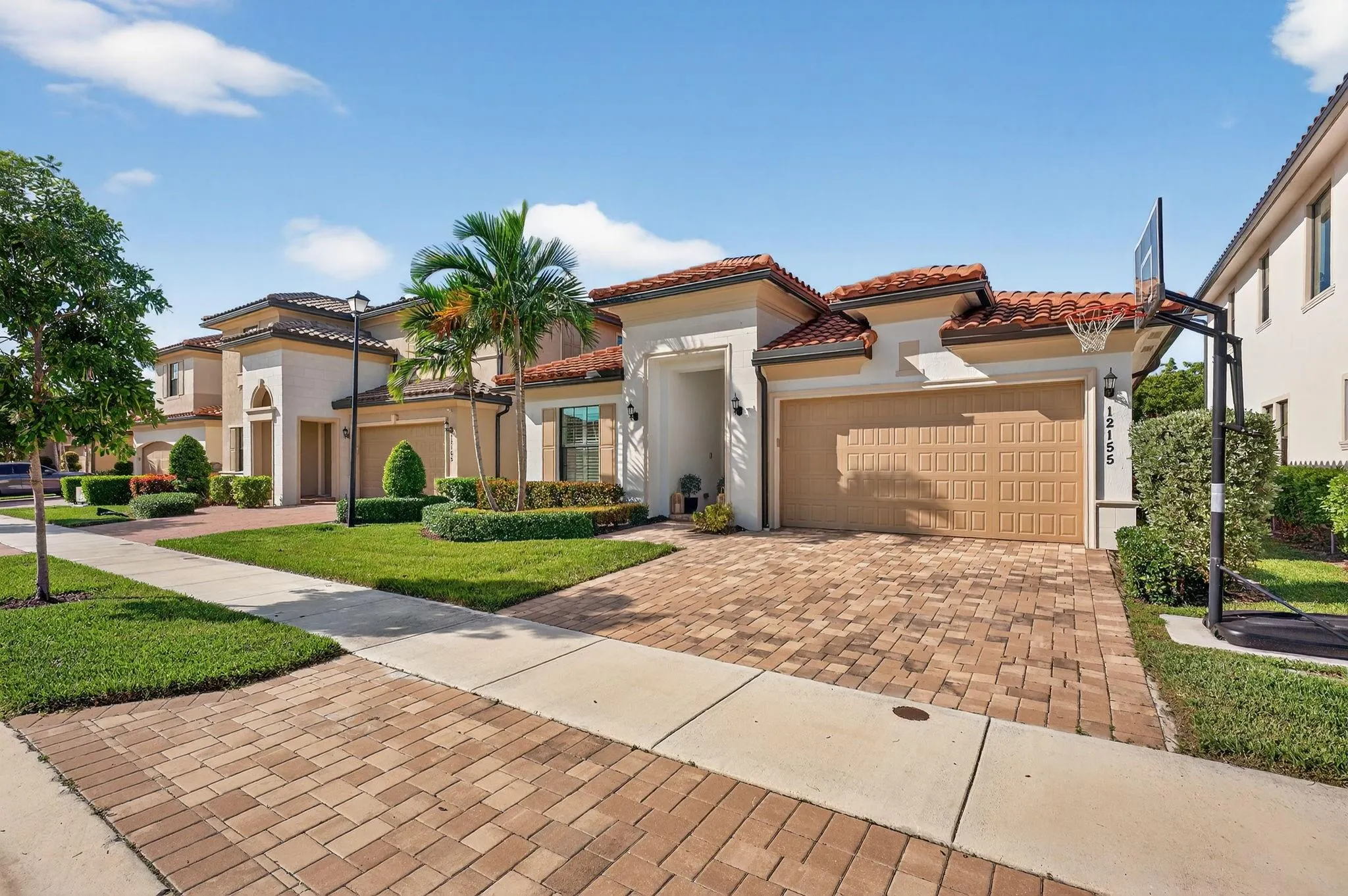 12155 N Baypoint Cir