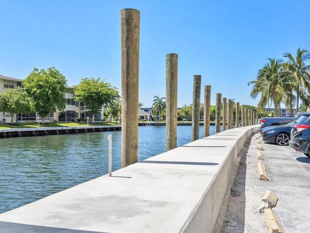 427 Golden Isles Dr, #14B