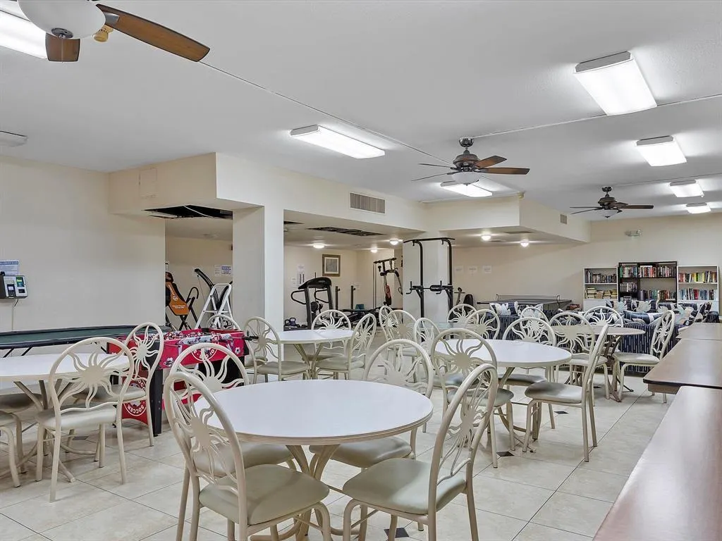 427 Golden Isles Dr, #14B