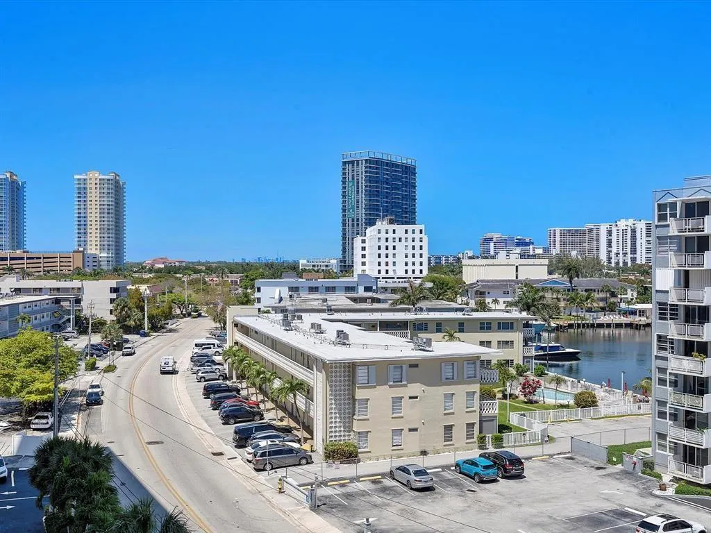 427 Golden Isles Dr, #14B