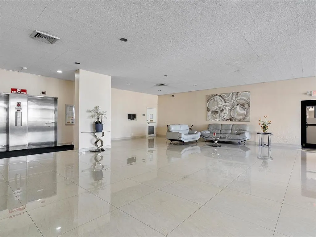427 Golden Isles Dr, #14B