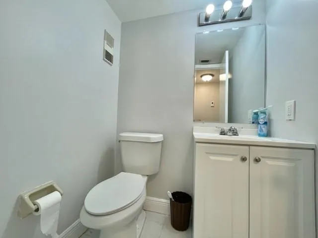 8592 W Sunrise Blvd, #211