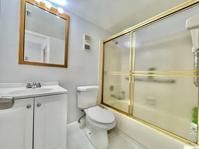8592 W Sunrise Blvd, #211