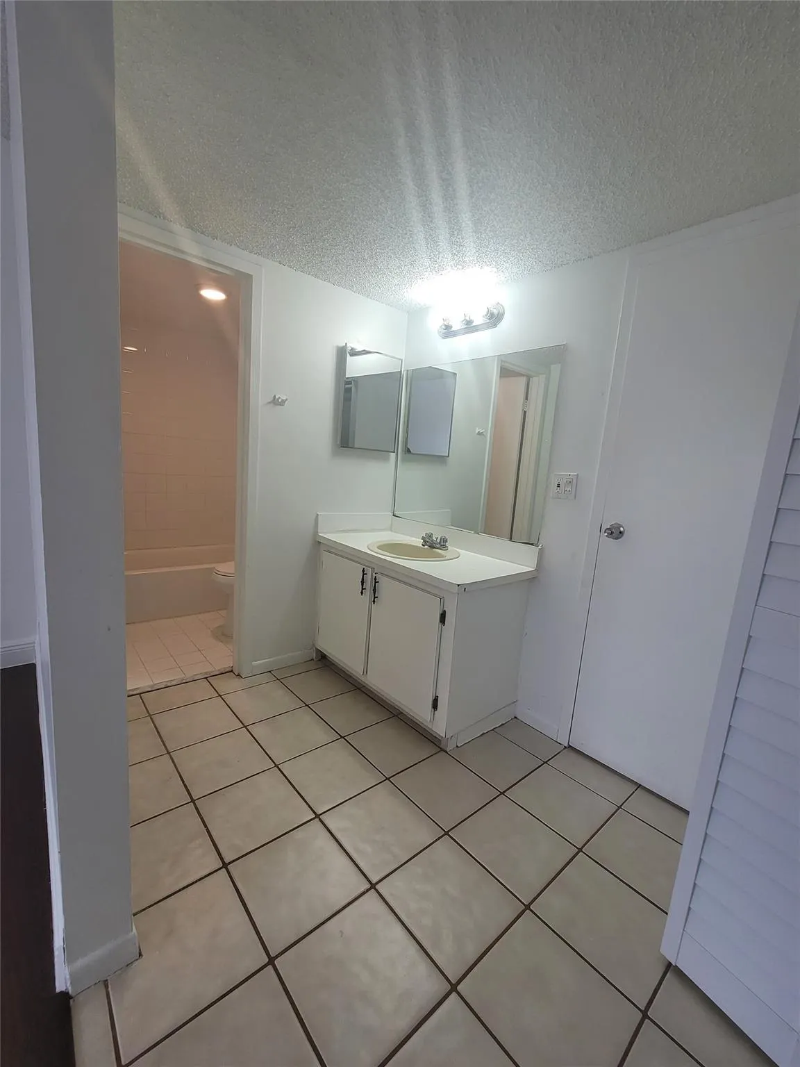 4374 NW 9th Ave, #17-3C