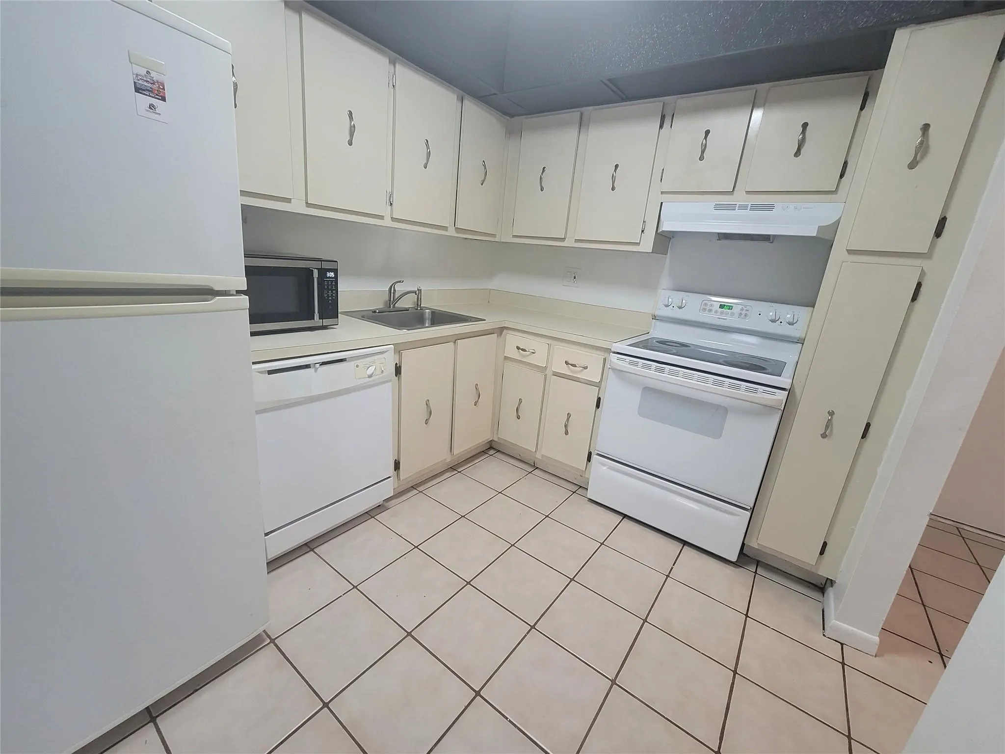 4374 NW 9th Ave, #17-3C
