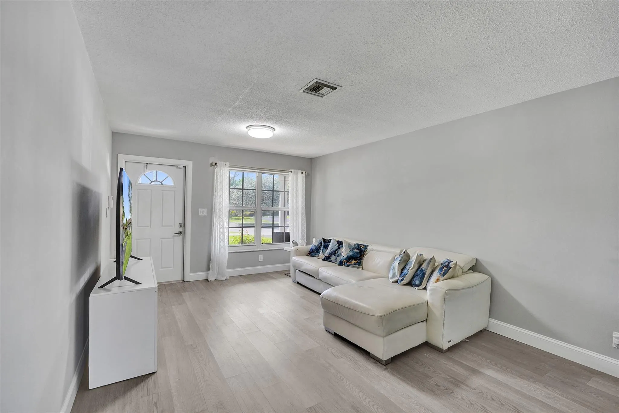 4017 NW 78 Ave 1-2