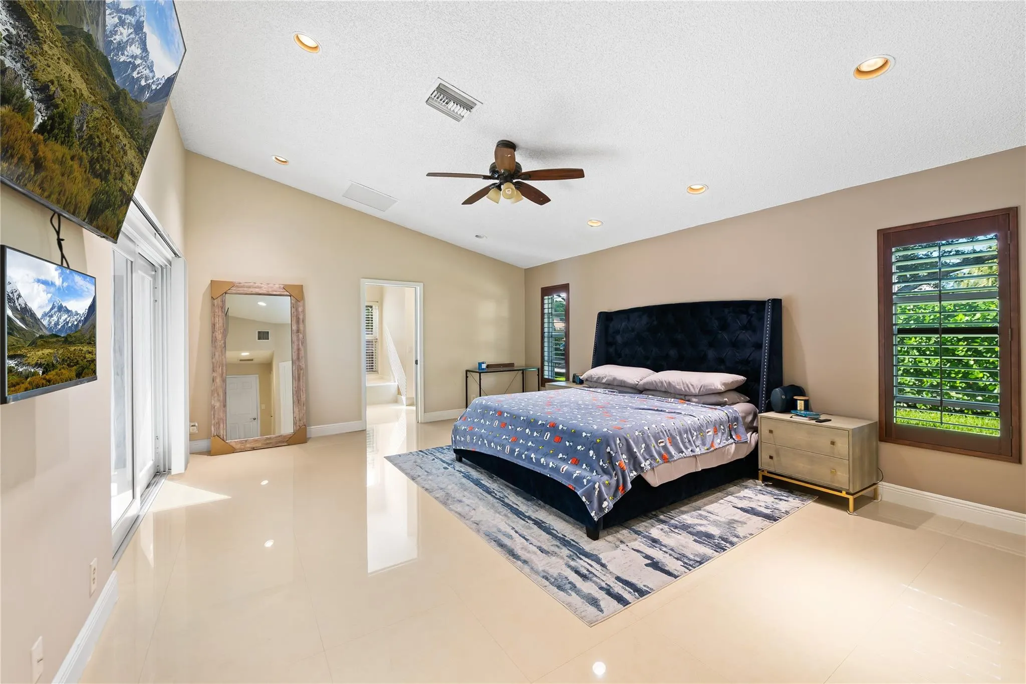 5680 NW 88th Ter
