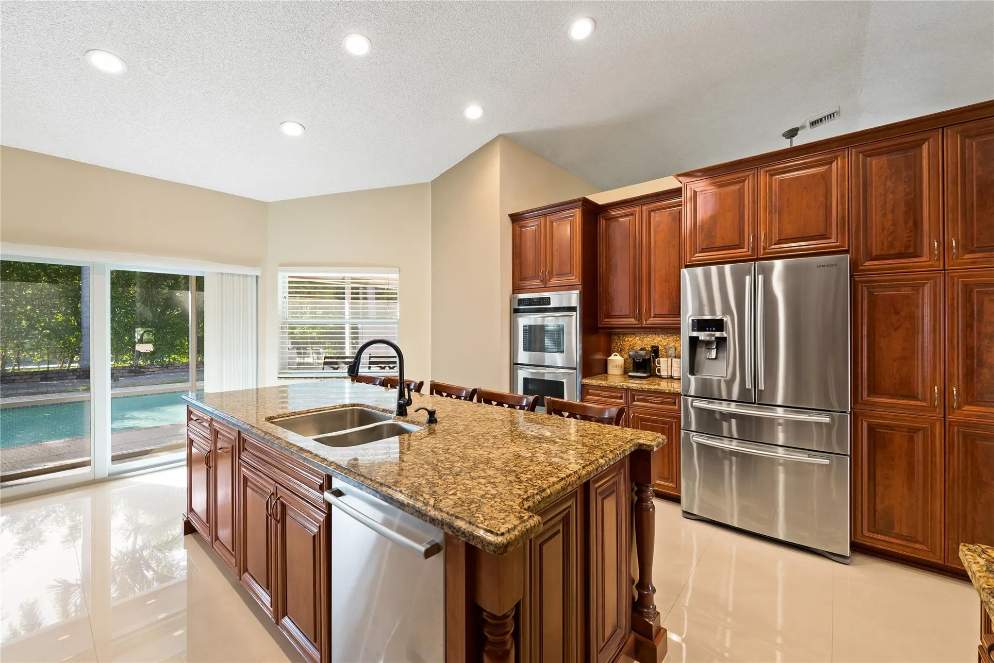 5680 NW 88th Ter