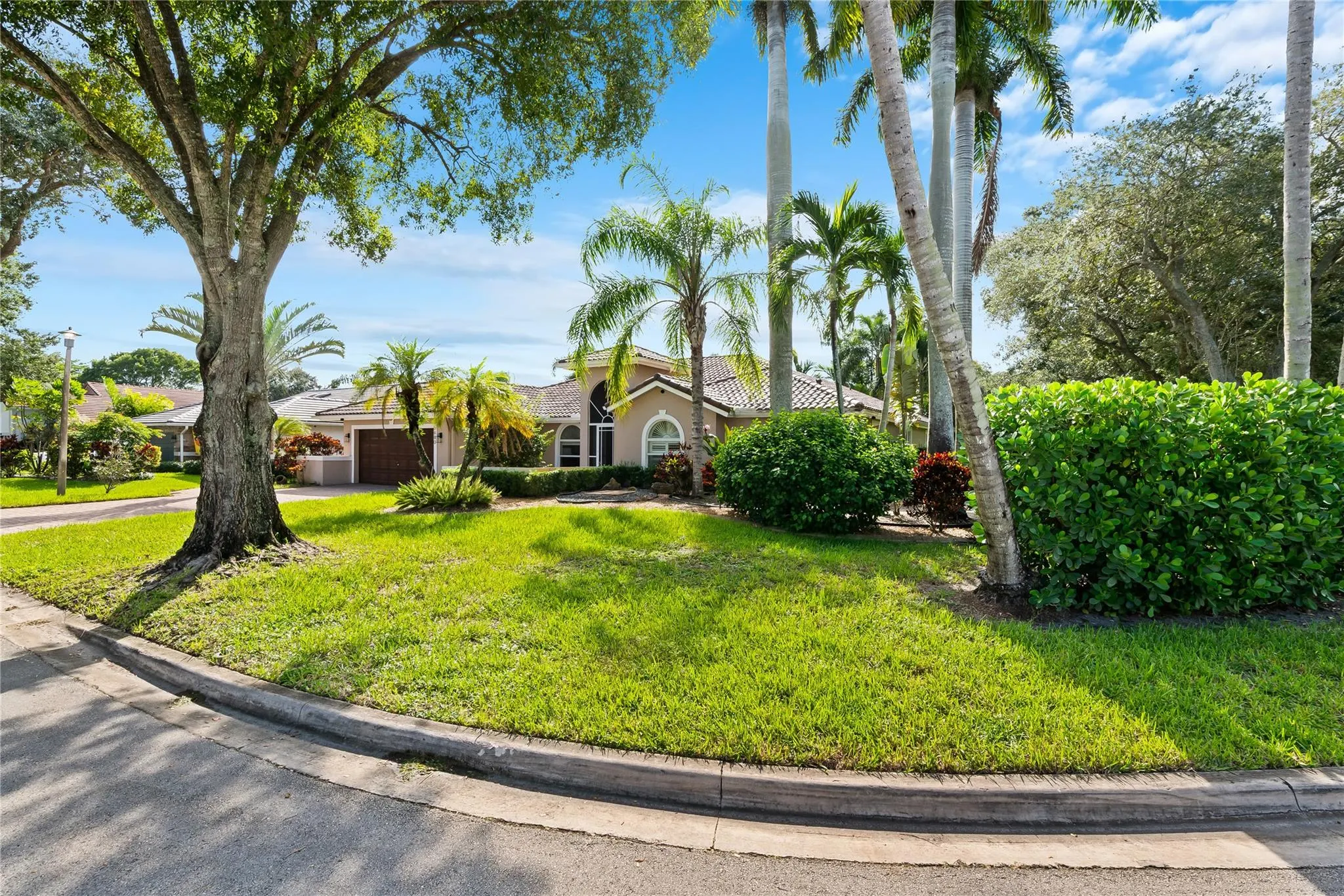 5680 NW 88th Ter