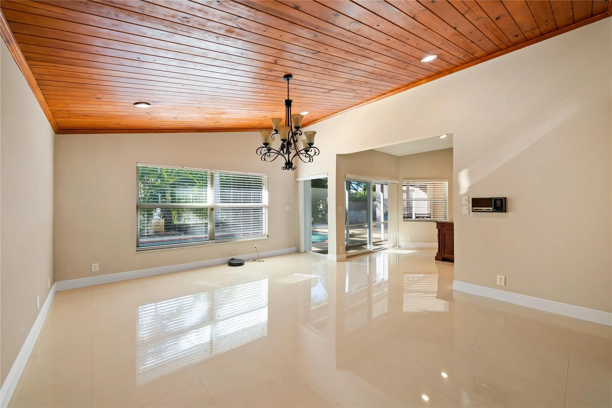 5680 NW 88th Ter