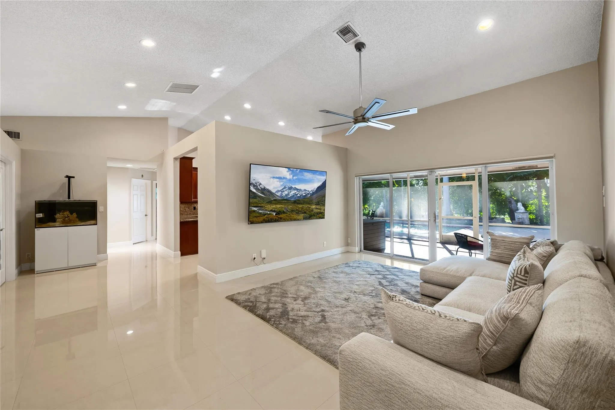 5680 NW 88th Ter