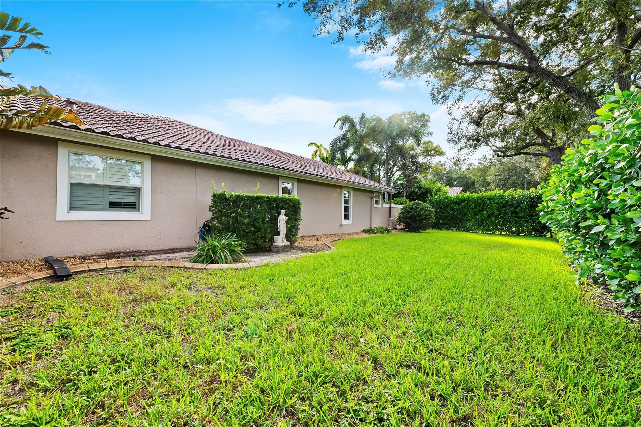 5680 NW 88th Ter