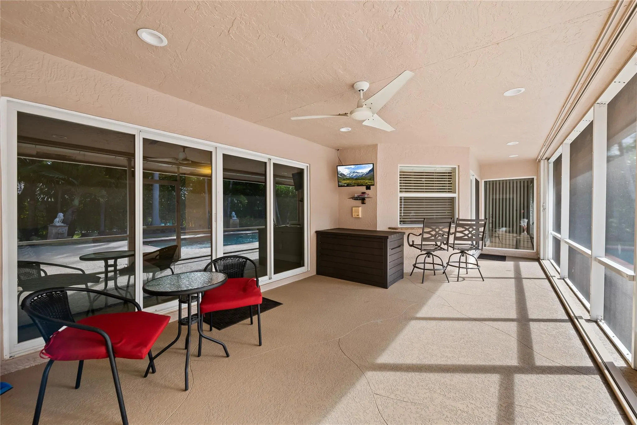 5680 NW 88th Ter