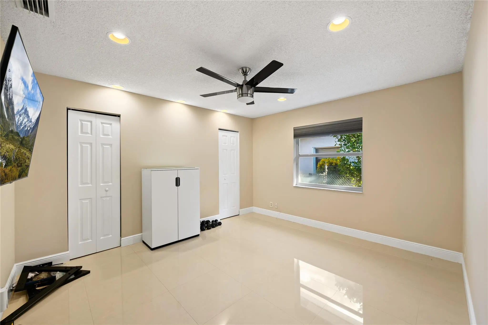 5680 NW 88th Ter