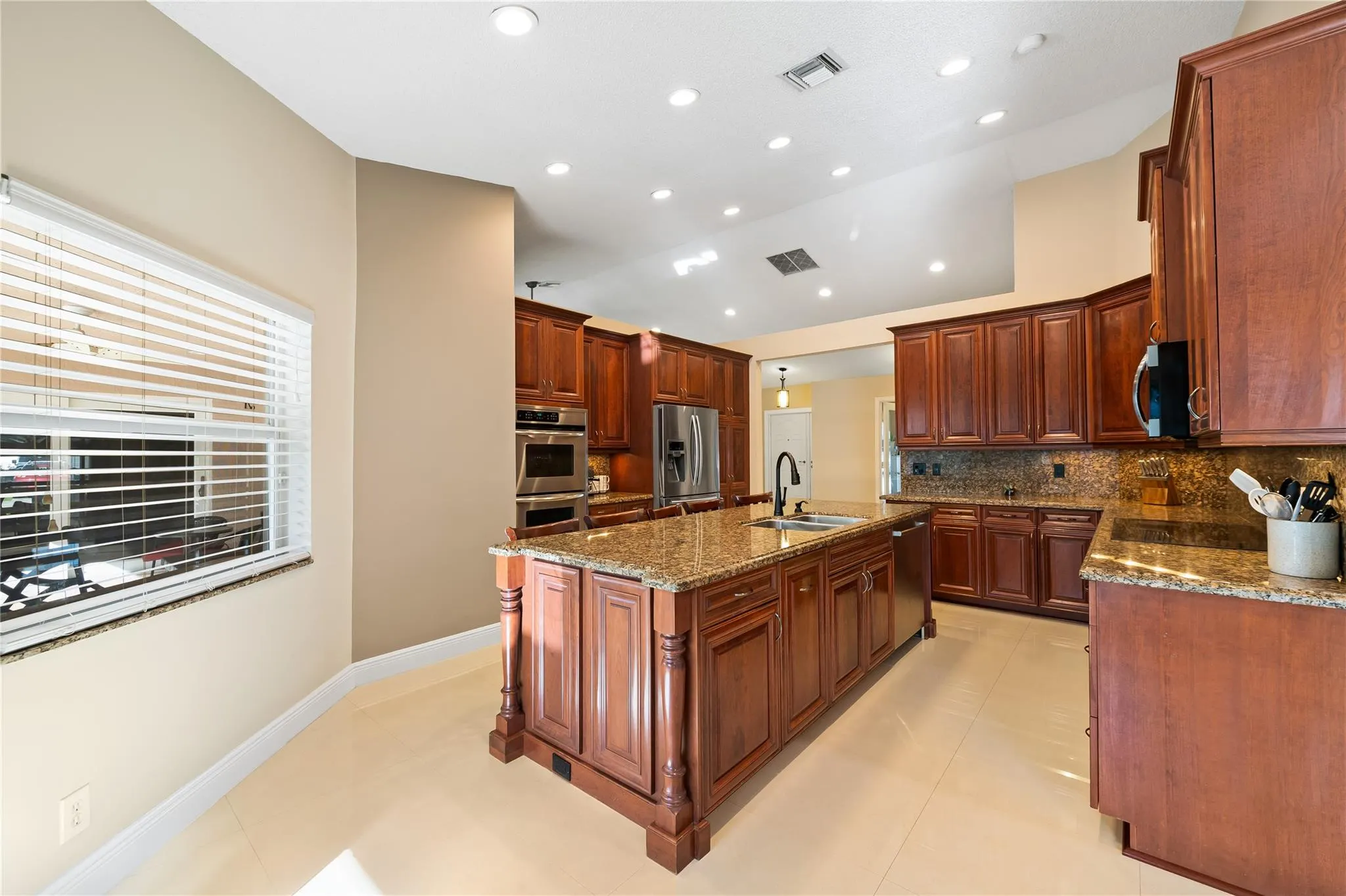 5680 NW 88th Ter