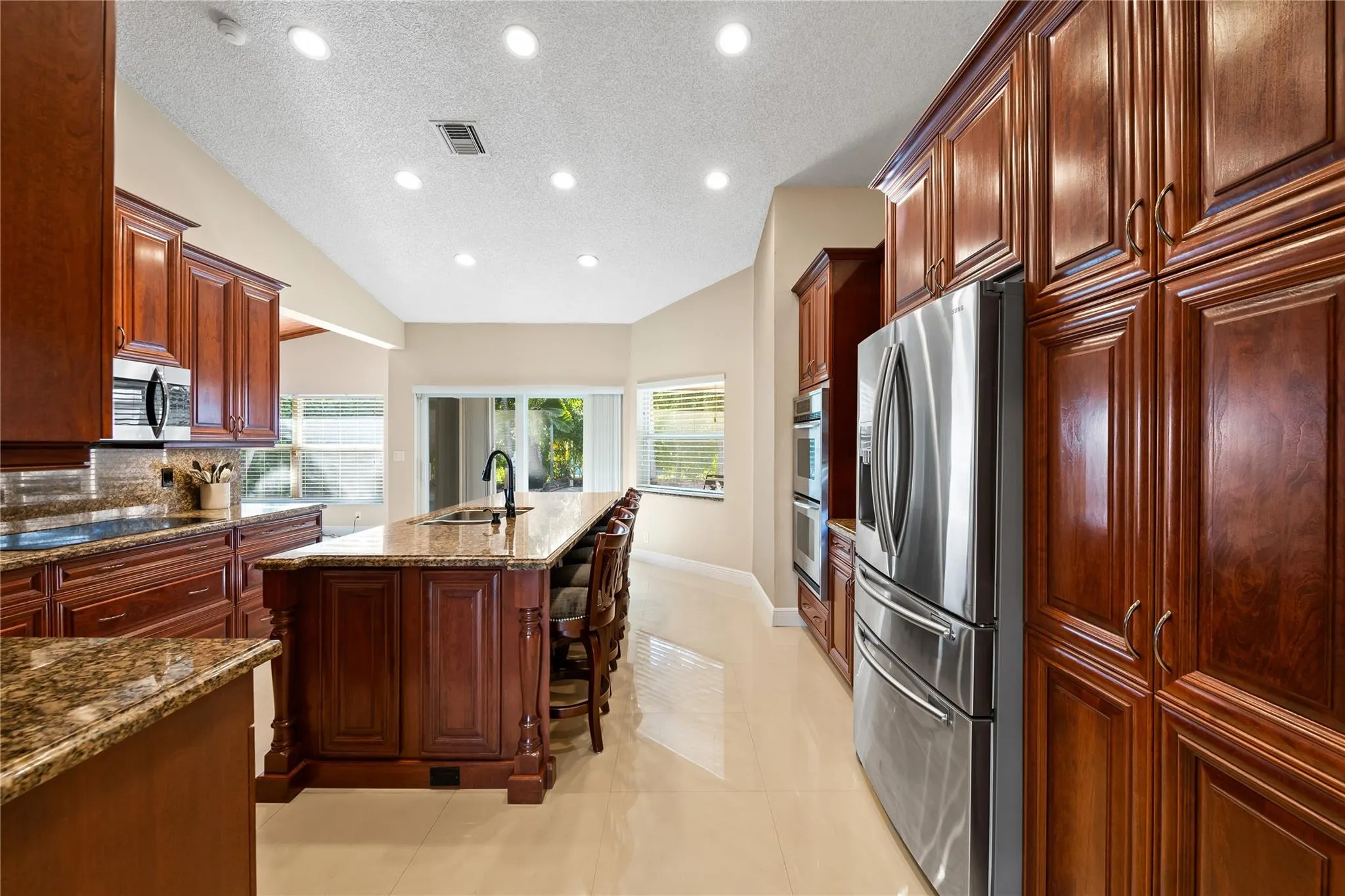 5680 NW 88th Ter