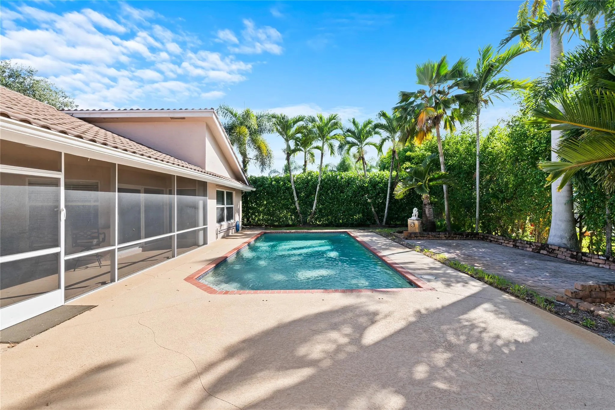 5680 NW 88th Ter