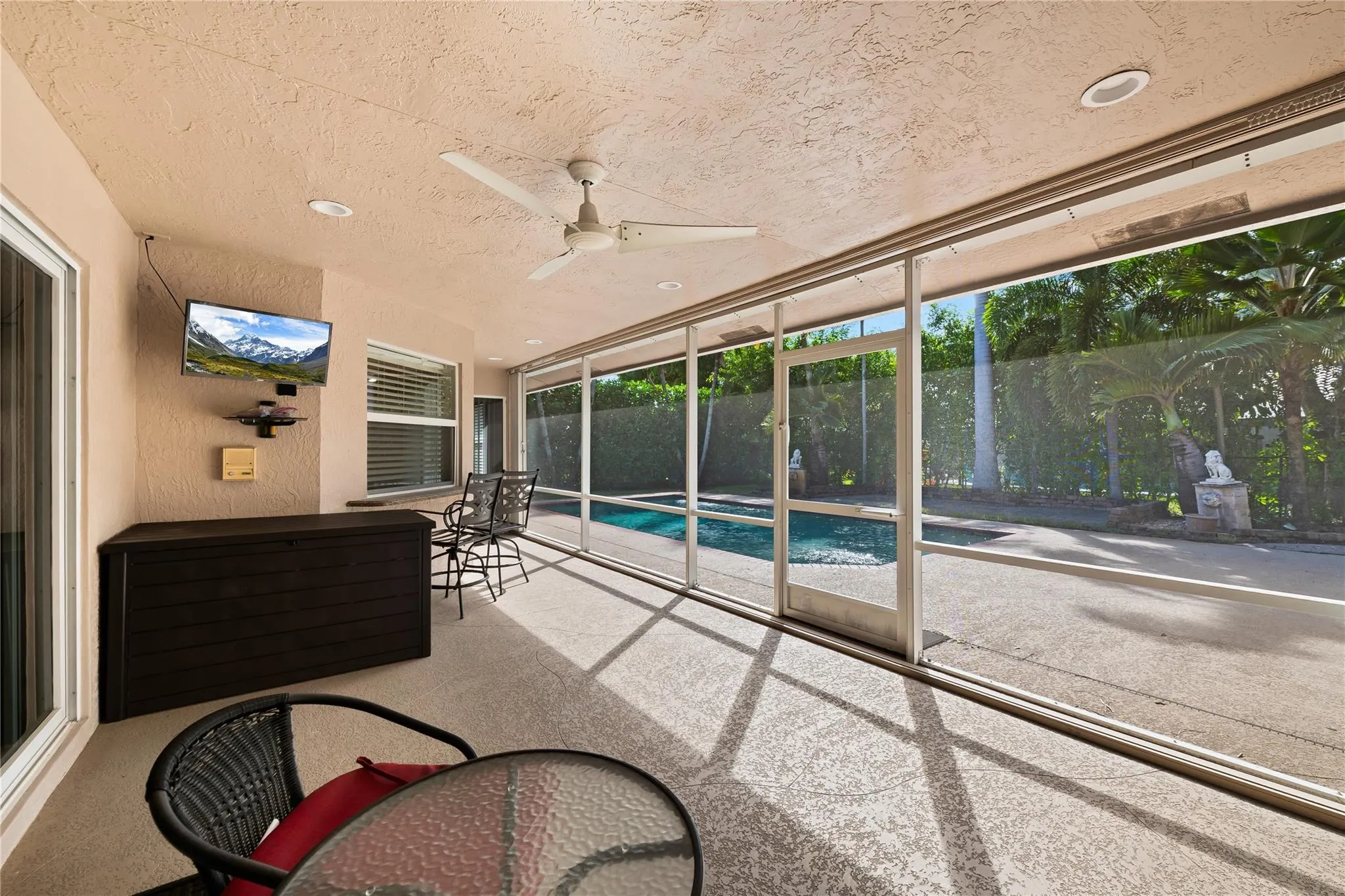 5680 NW 88th Ter