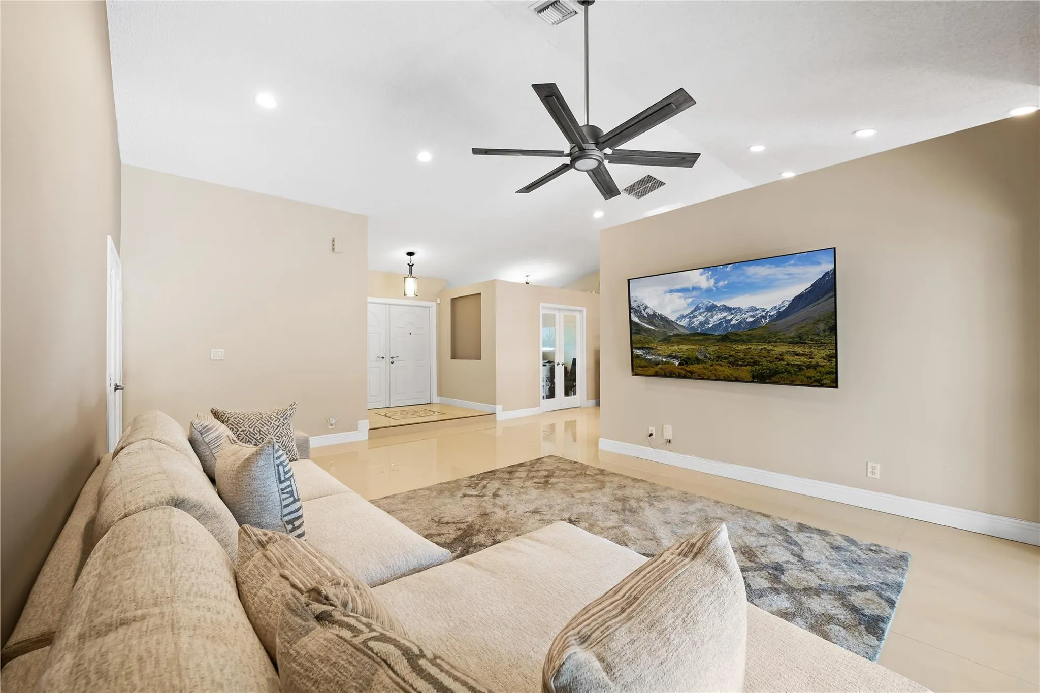 5680 NW 88th Ter