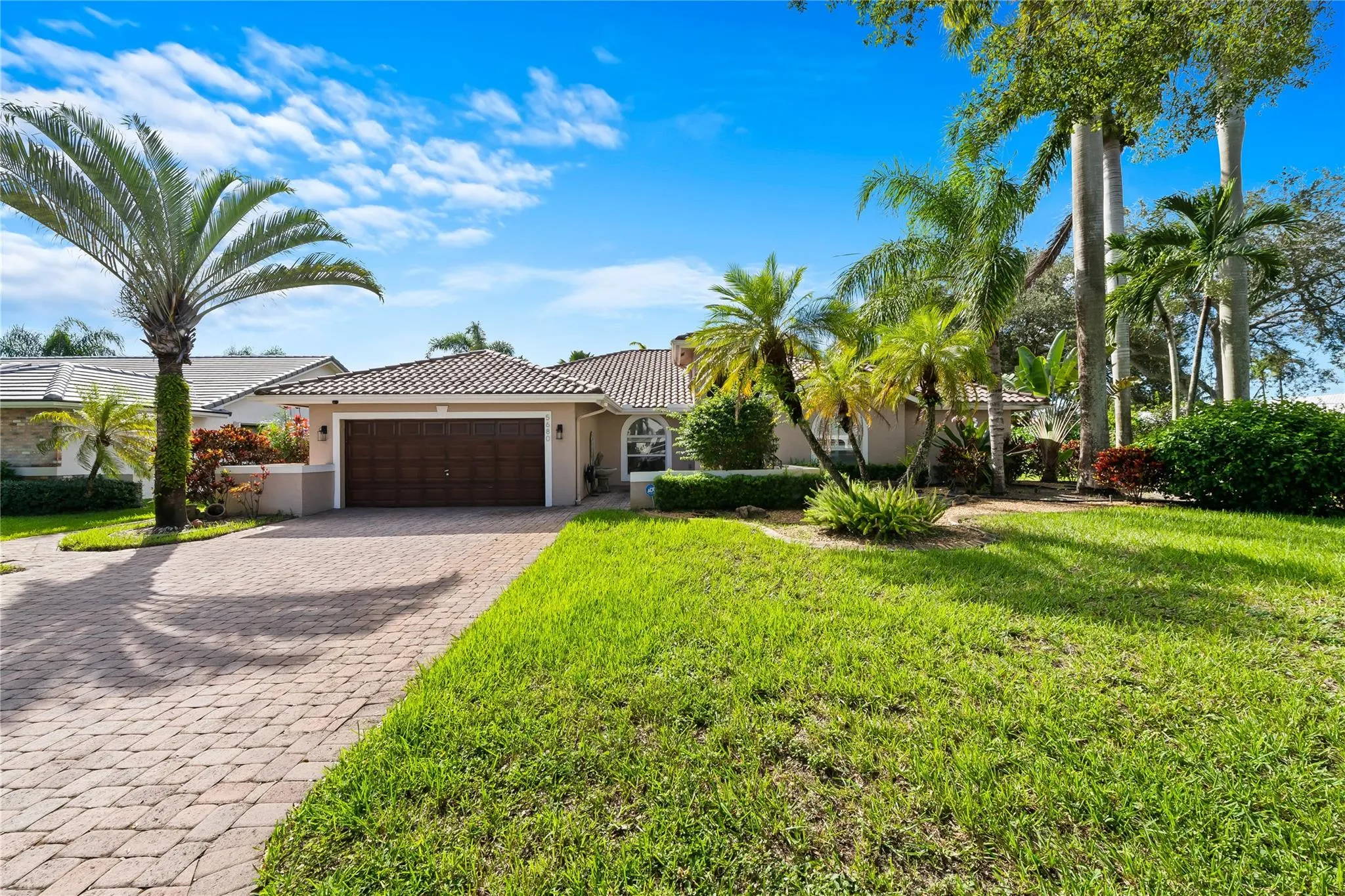 5680 NW 88th Ter