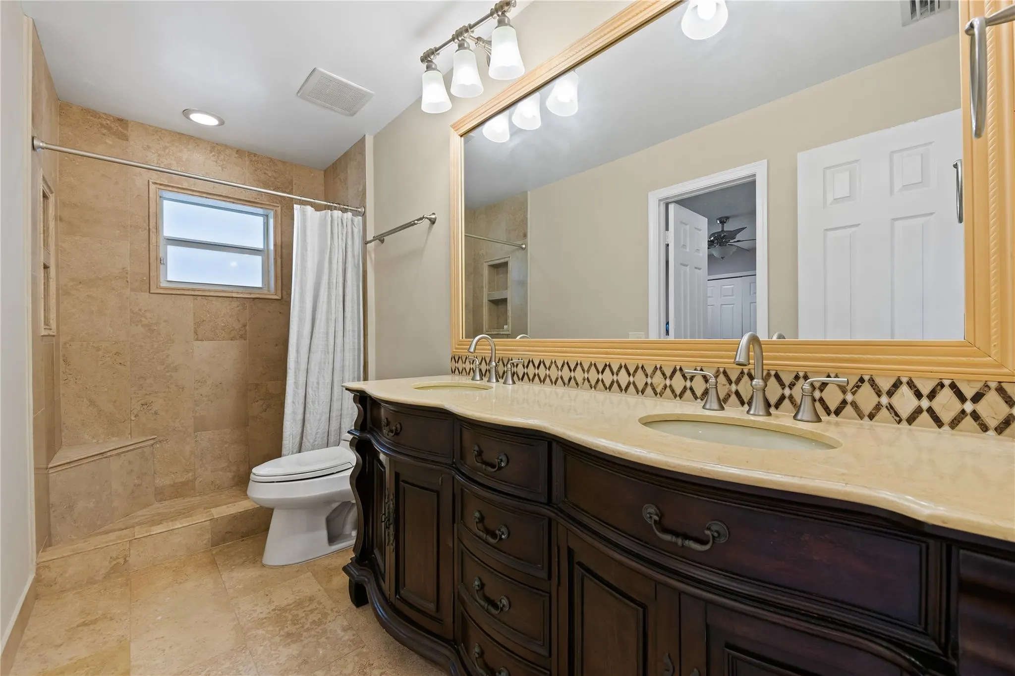 5680 NW 88th Ter