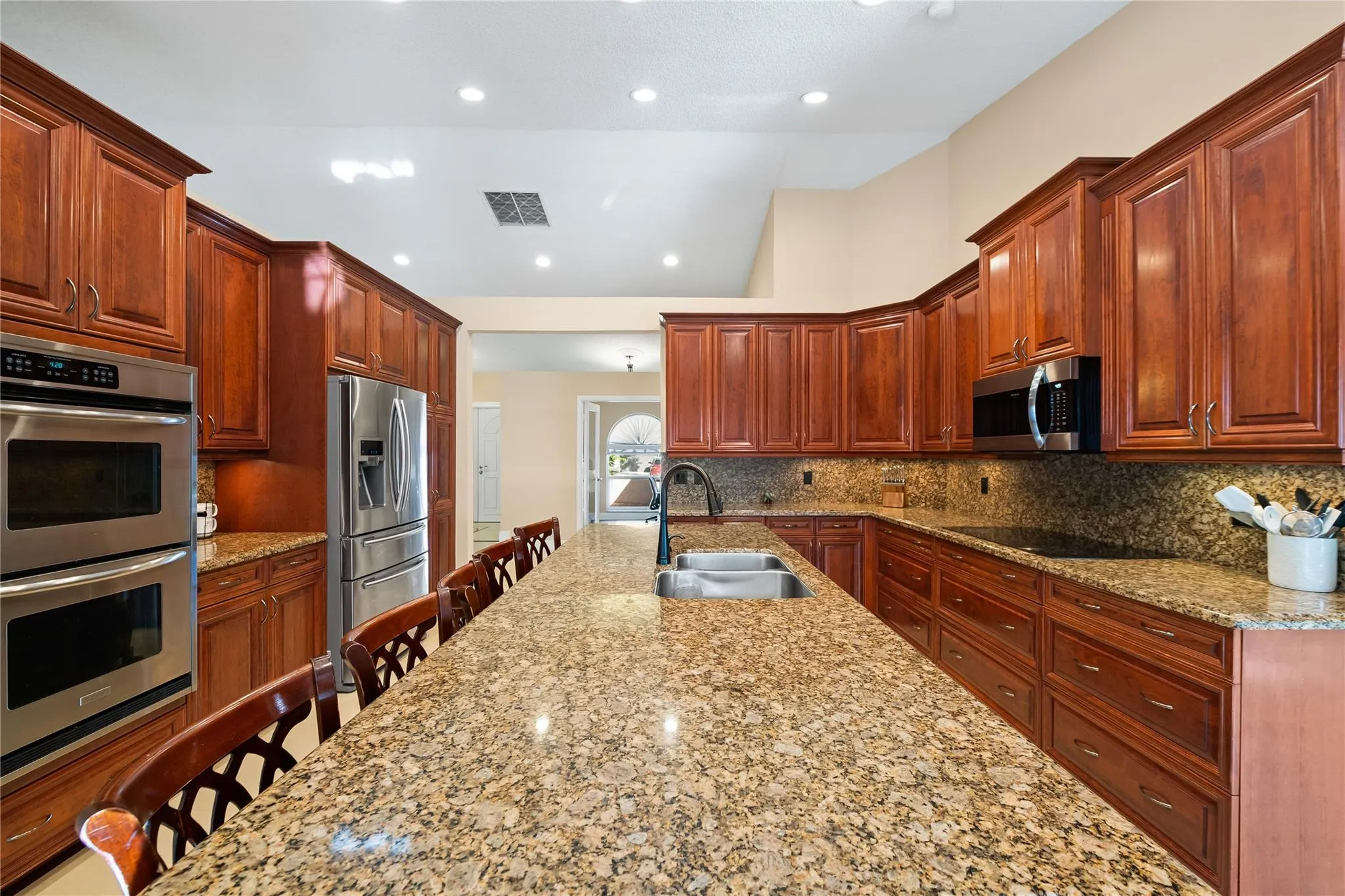 5680 NW 88th Ter