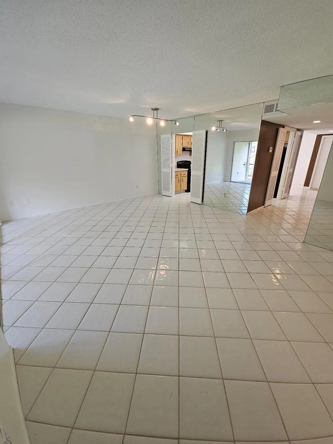 4114 Inverrary Dr, #14A
