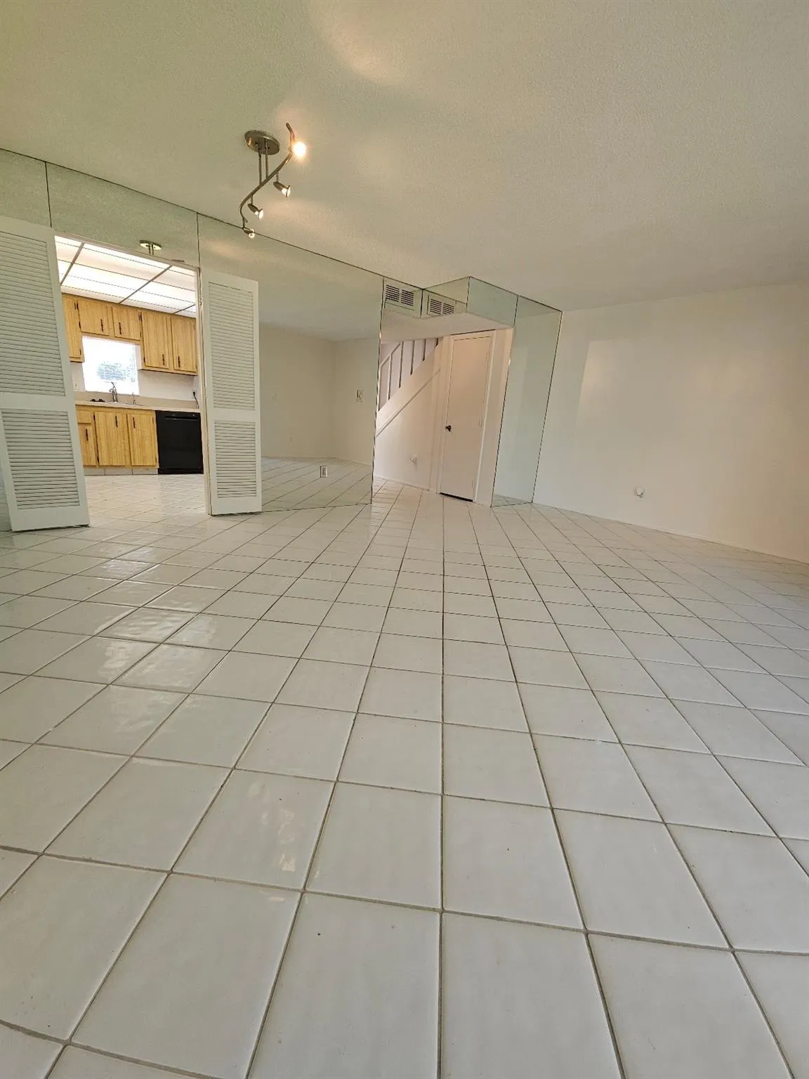 4114 Inverrary Dr, #14A