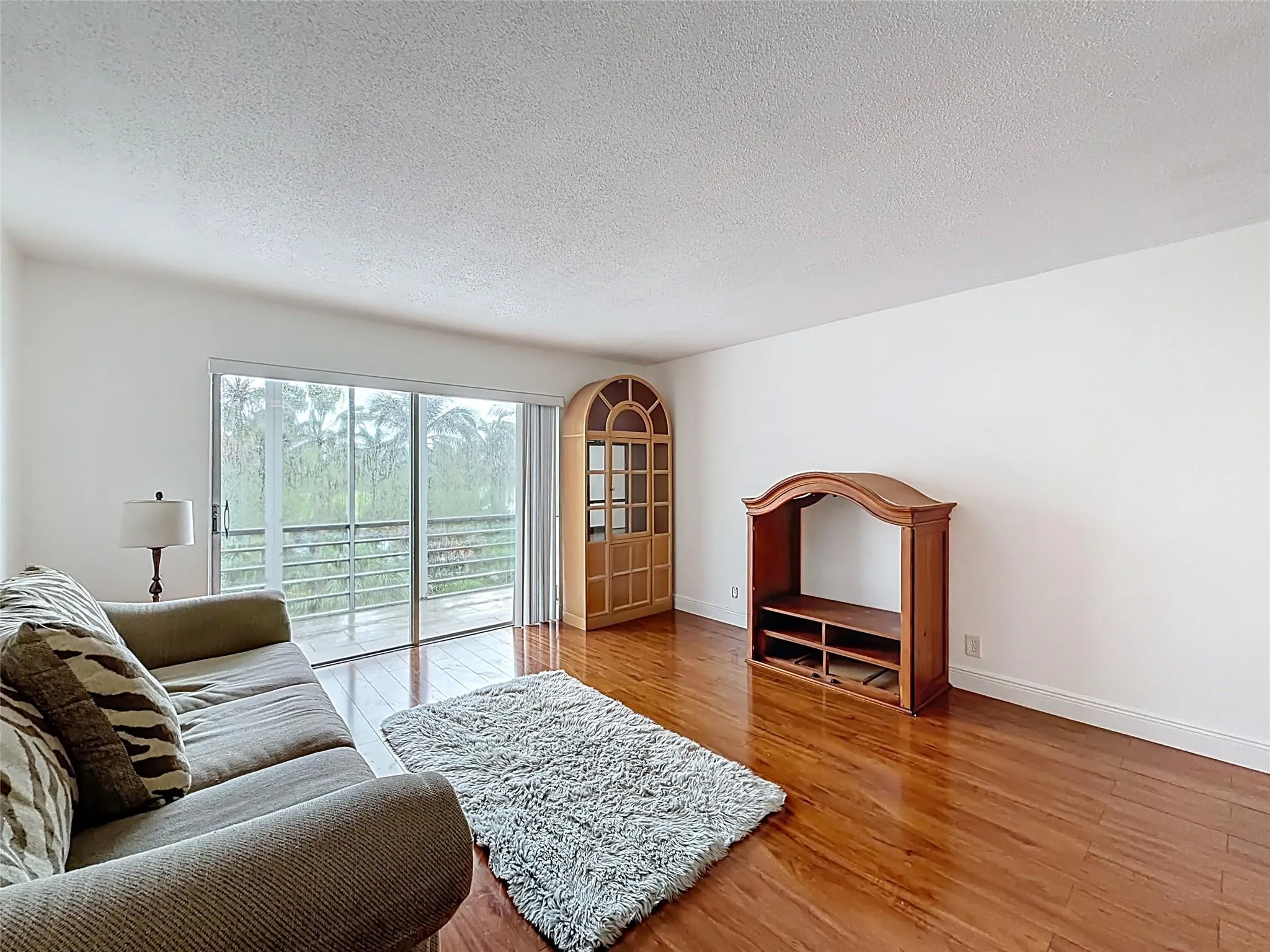 700 NE 14th Ave, #406