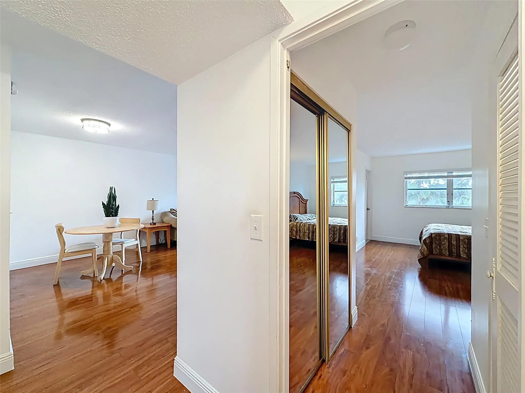 700 NE 14th Ave, #406
