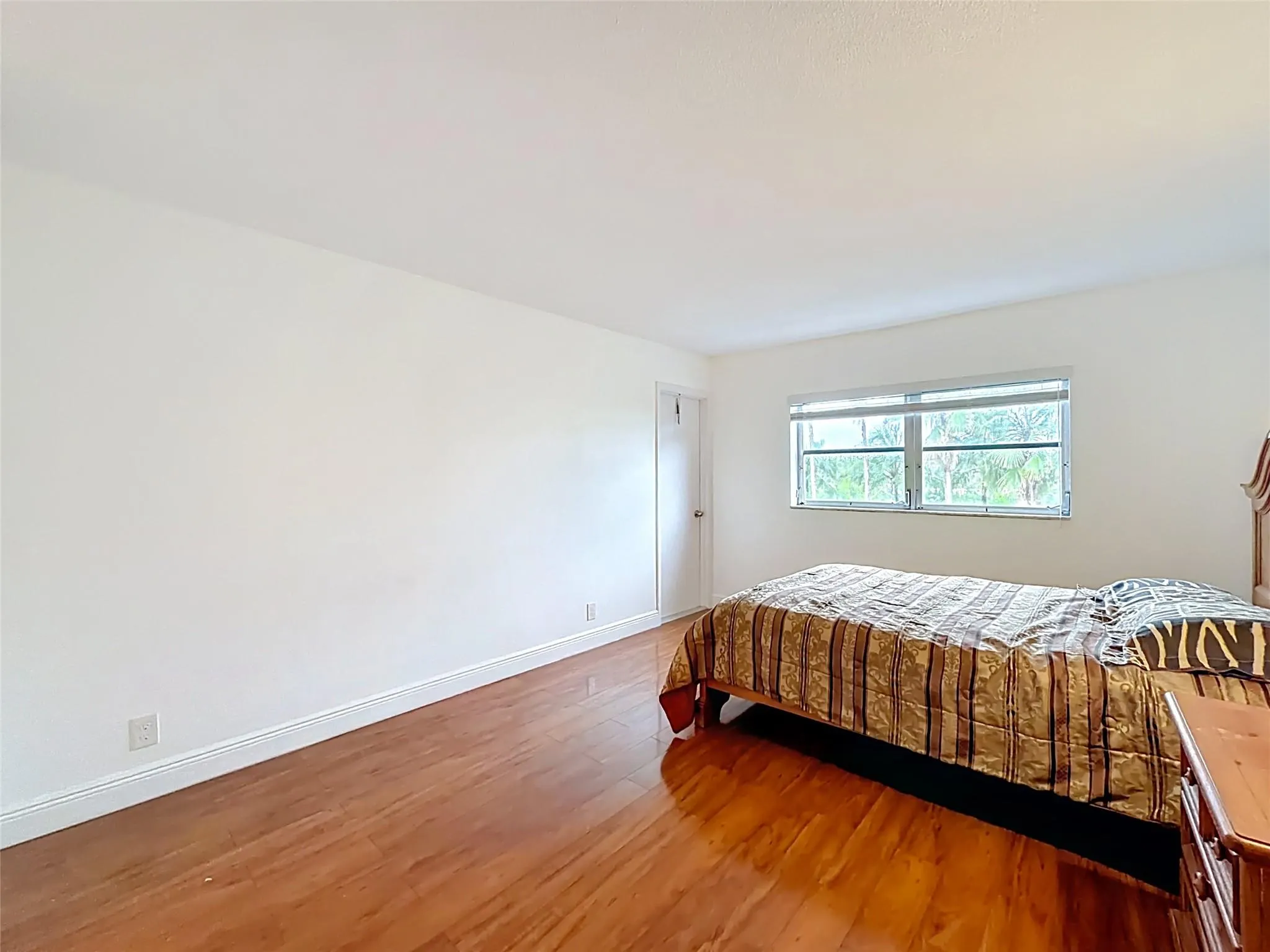 700 NE 14th Ave, #406