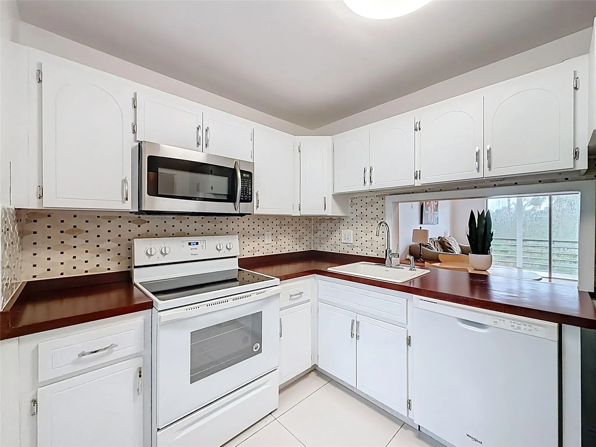700 NE 14th Ave, #406