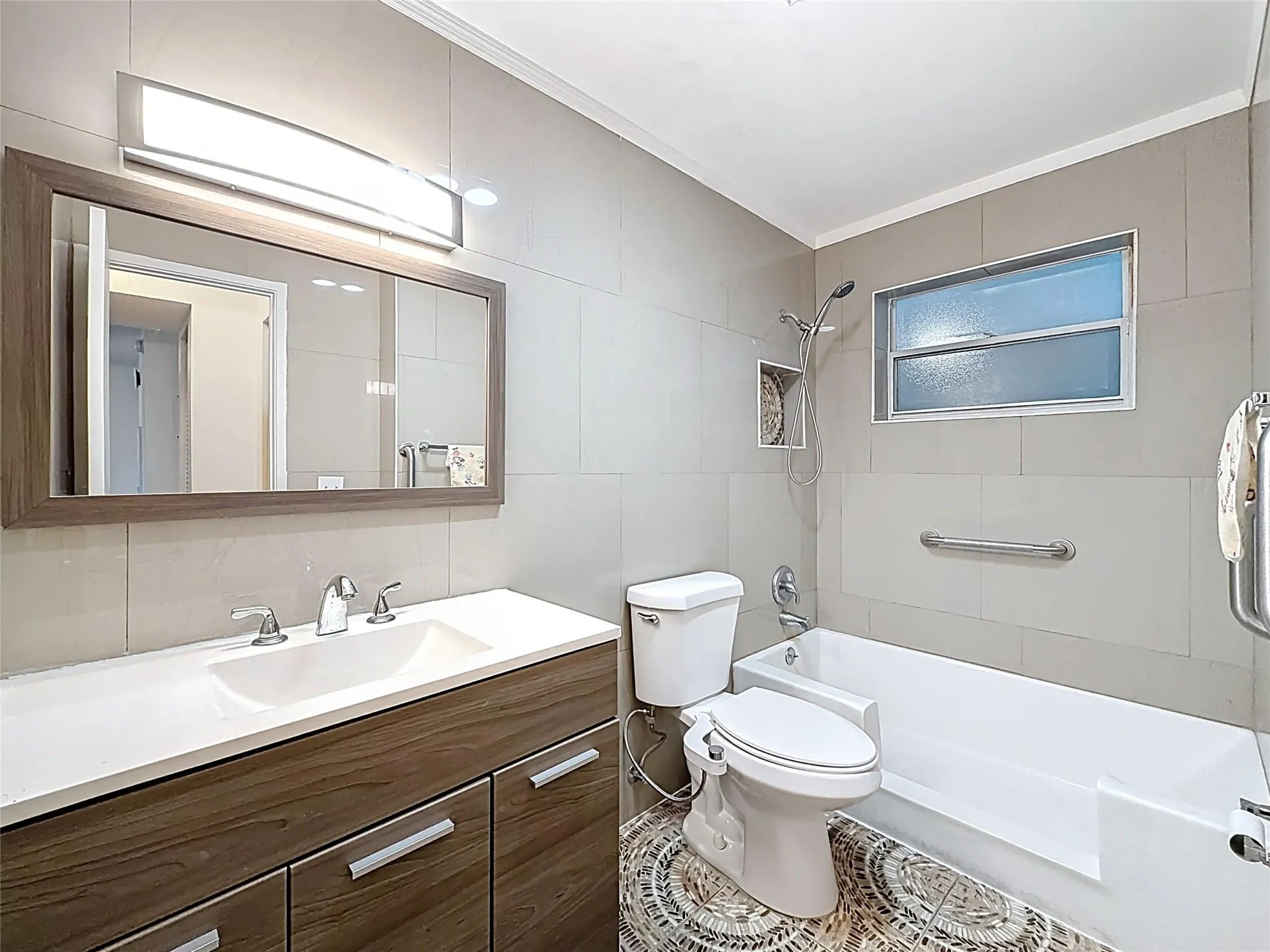 700 NE 14th Ave, #406