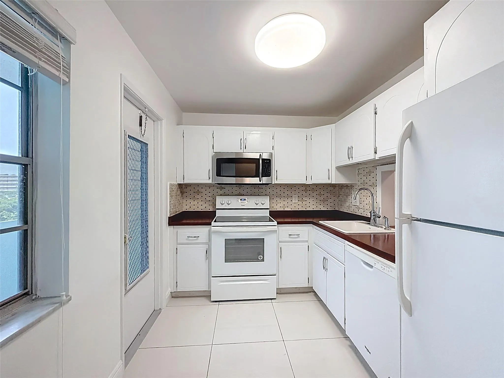 700 NE 14th Ave, #406