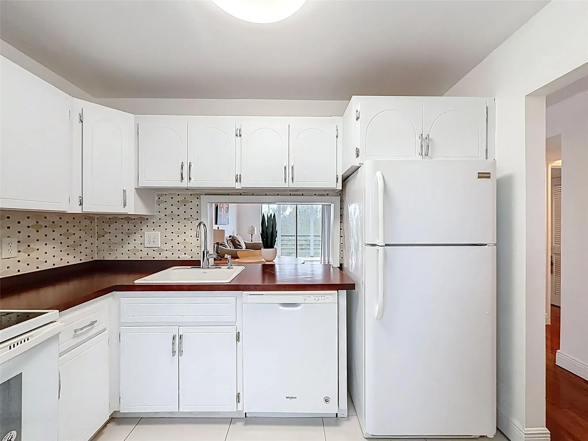 700 NE 14th Ave, #406