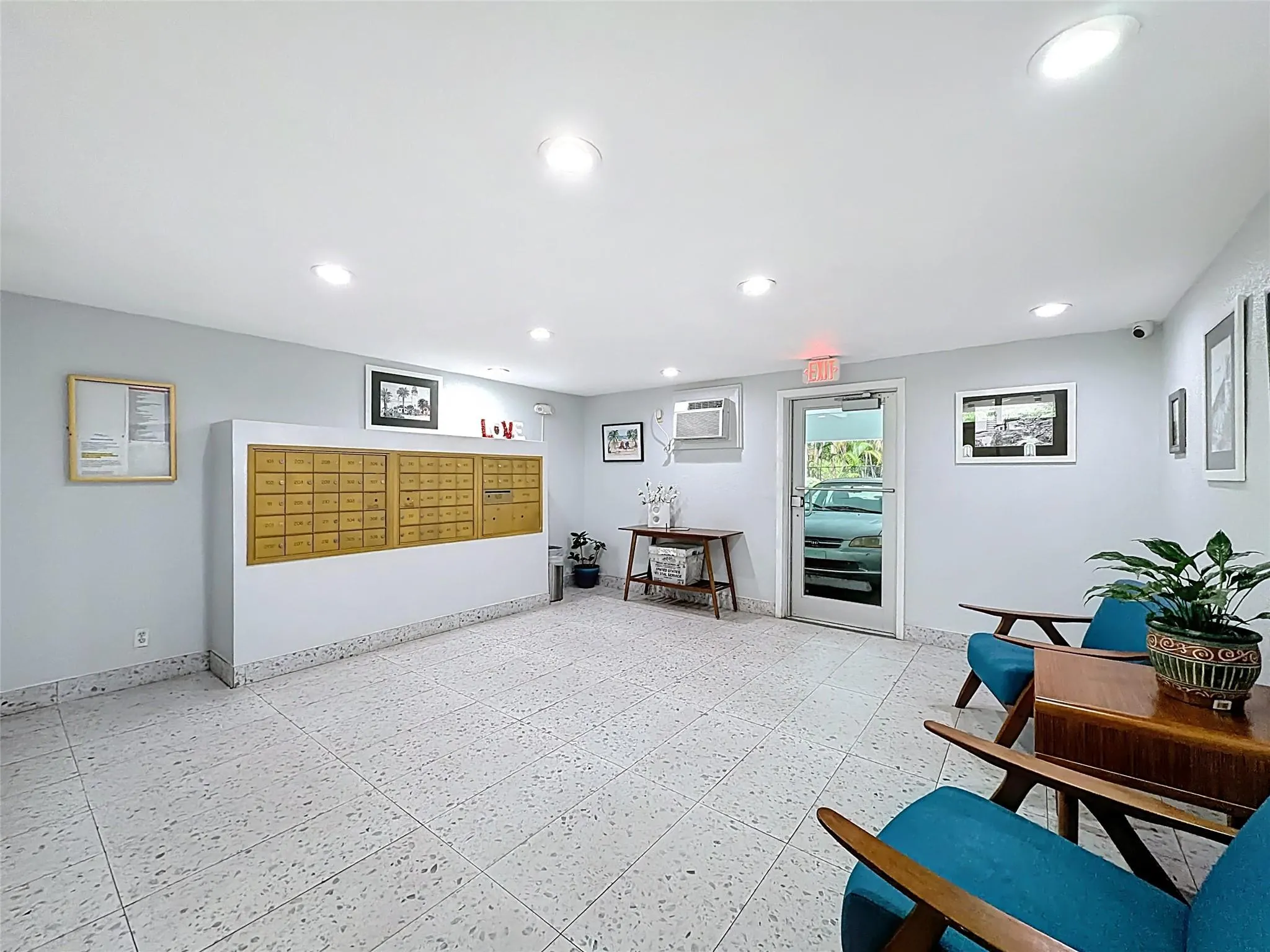 700 NE 14th Ave, #406