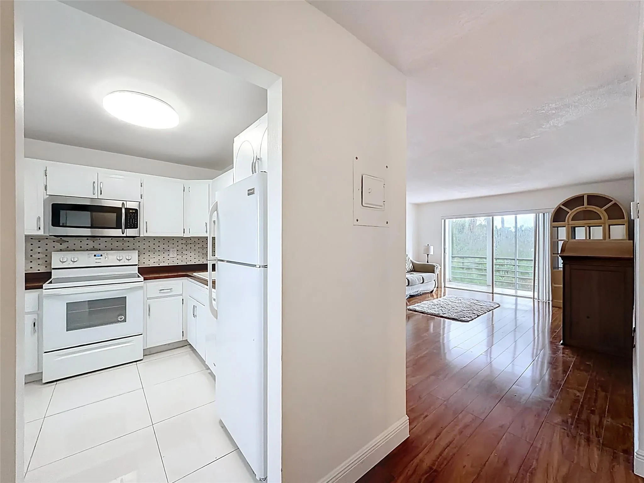 700 NE 14th Ave, #406