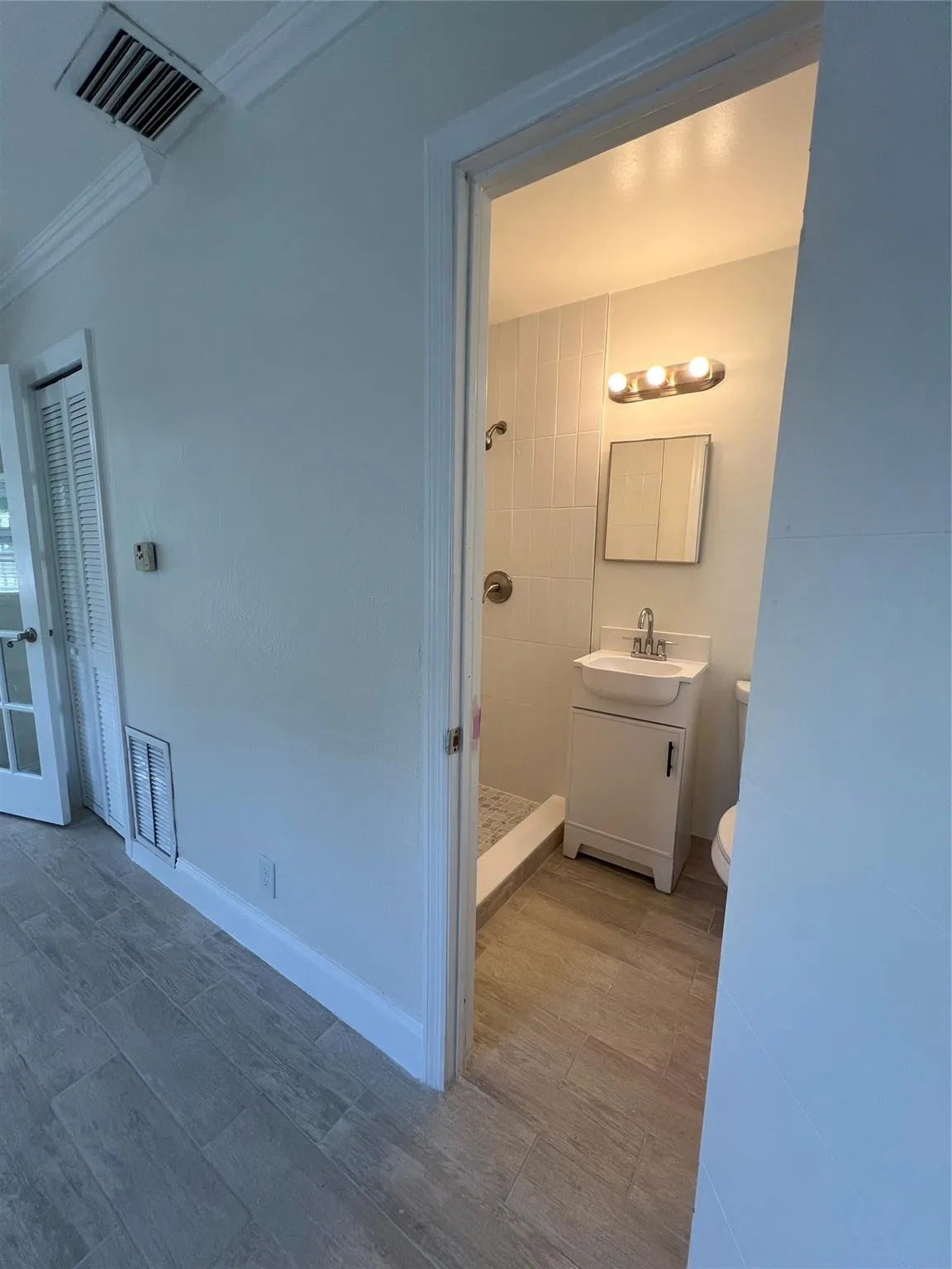 1333 NE 5th Ter, #8