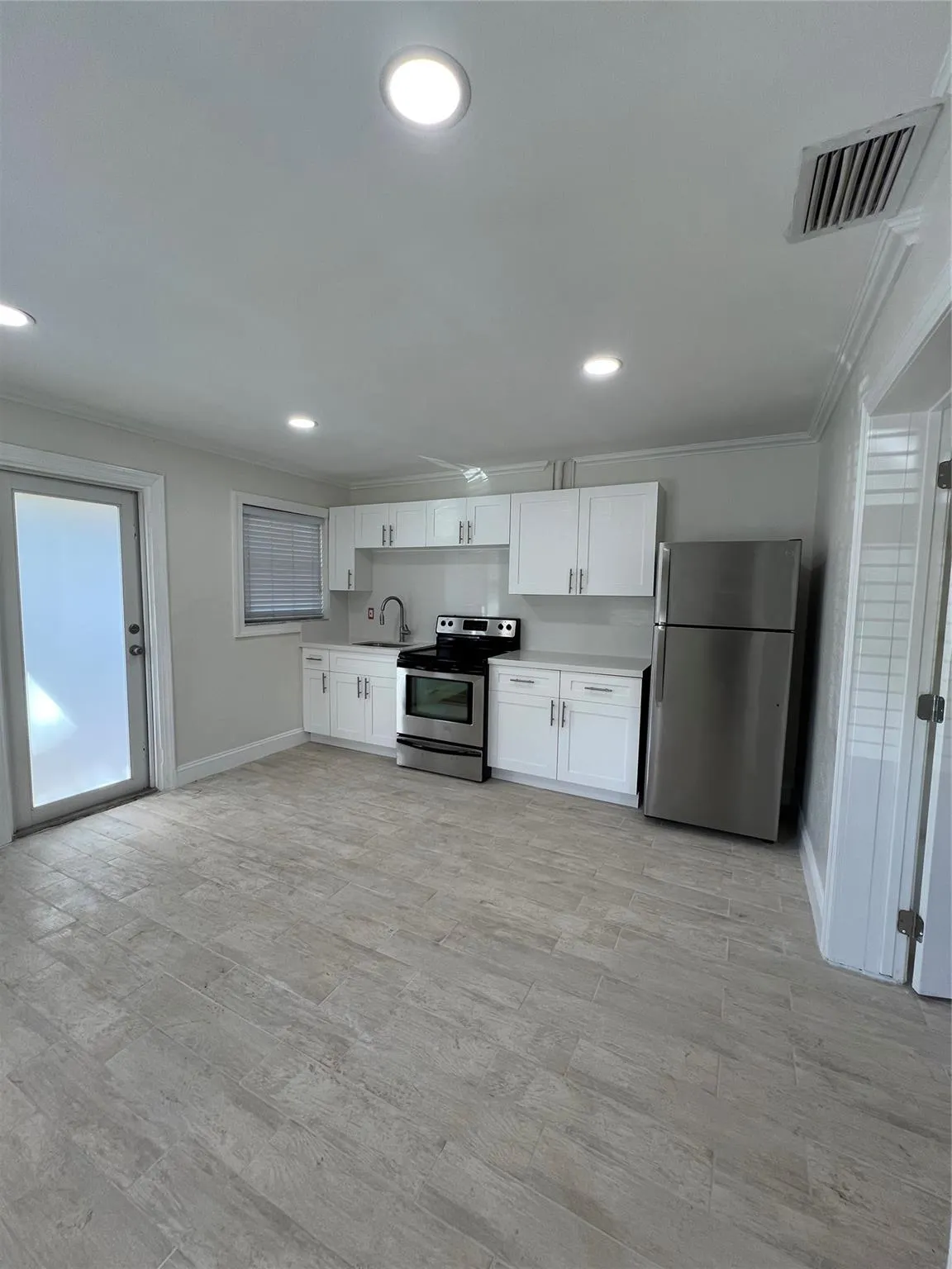 1333 NE 5th Ter, #8