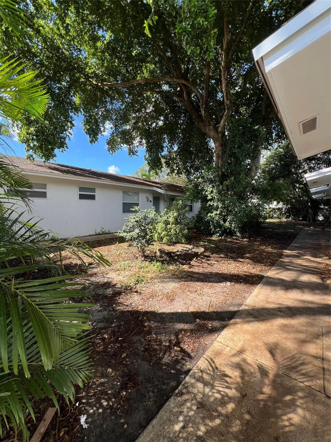 1333 NE 5th Ter, #8