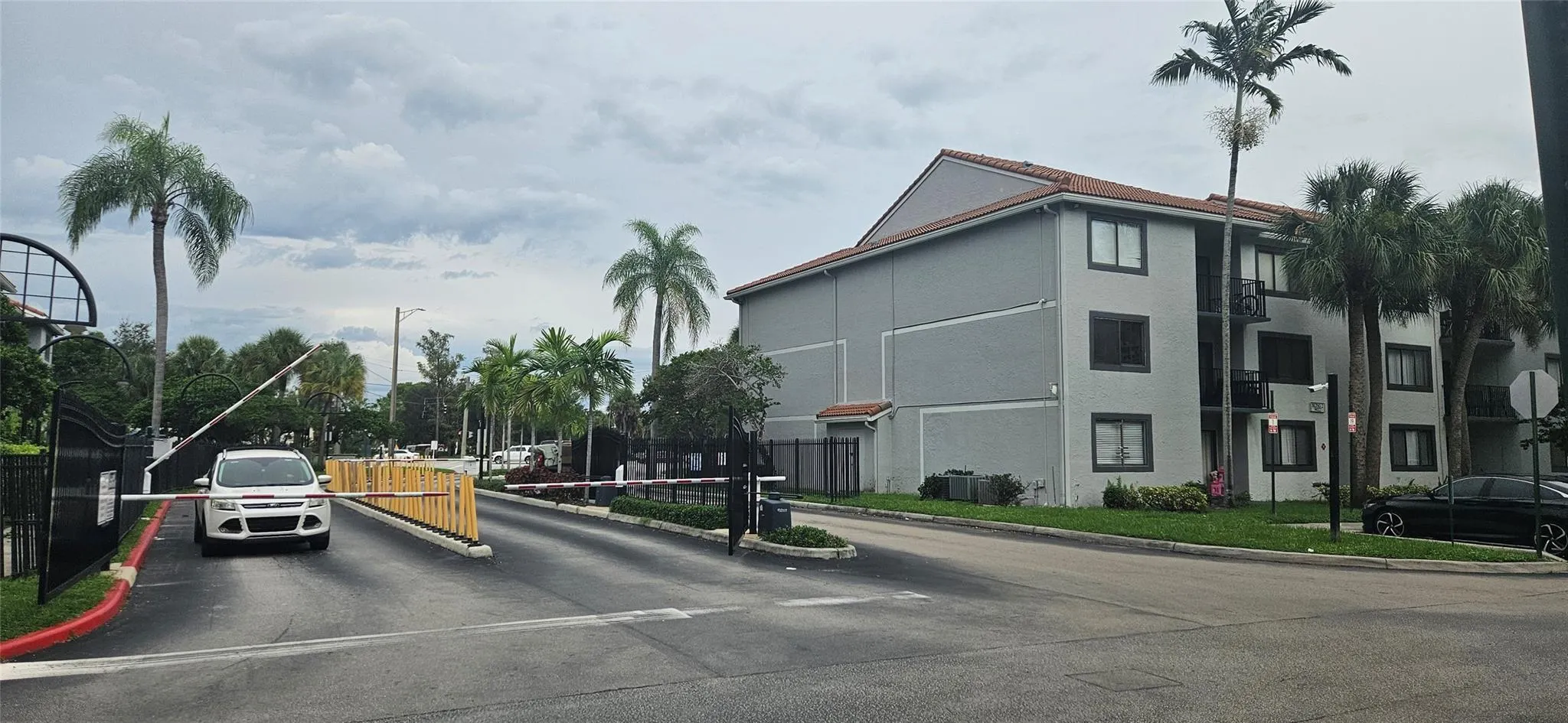 9250 W Atlantic Blvd, #928