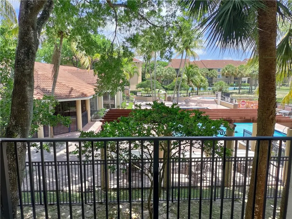 9250 W Atlantic Blvd, #928